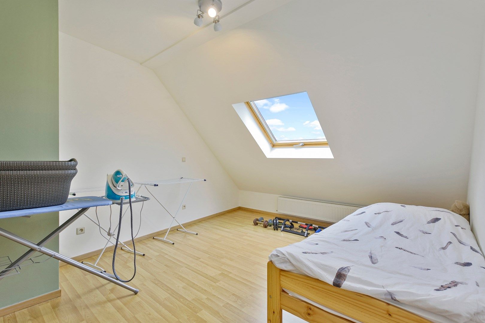 Comfortabel appartement voorzien van 3 slaapkamers, een fraai terras en een autostandplaats gelegen in het centrum van Kinrooi!  foto 14