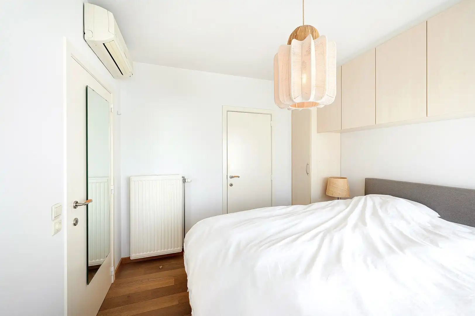 Penthouse appartement met grote zonneterrassen nabij strand. foto 16