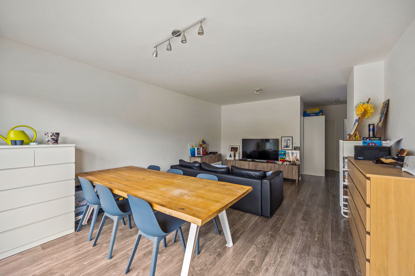 Verzorgd appartement met 3 slaapkamers, terras en autostaanplaats foto 3