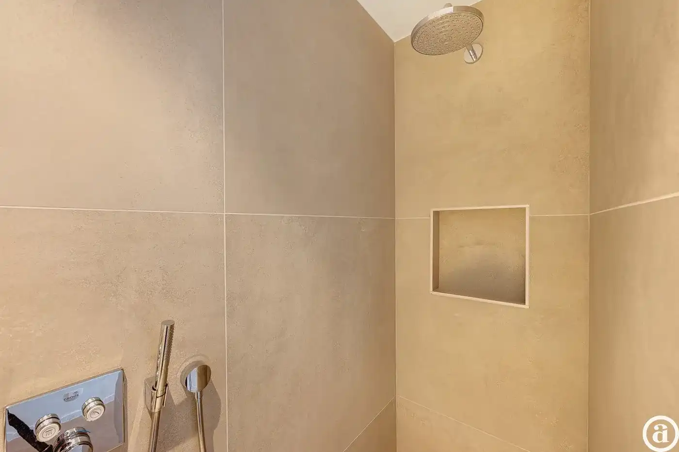 Luxueus gerenoveerd 3-slaapkamerappartement nabij de Zeedijk foto 26