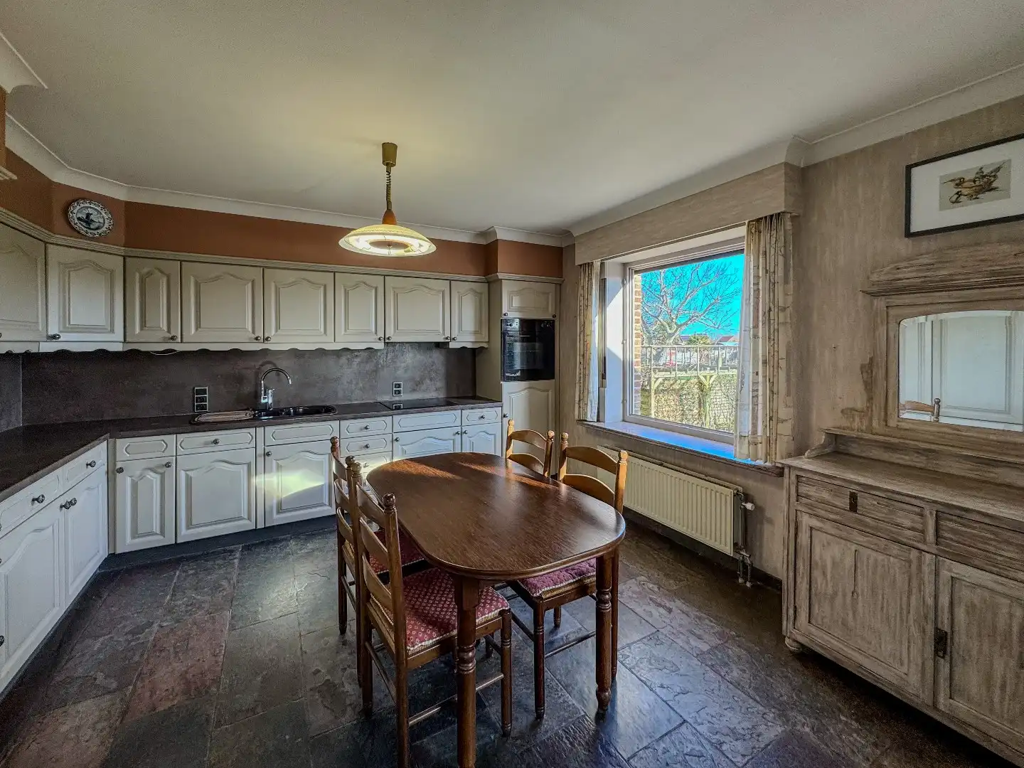 Ruime villa met 3 slaapkamers, ruime garage en tuin. foto 3