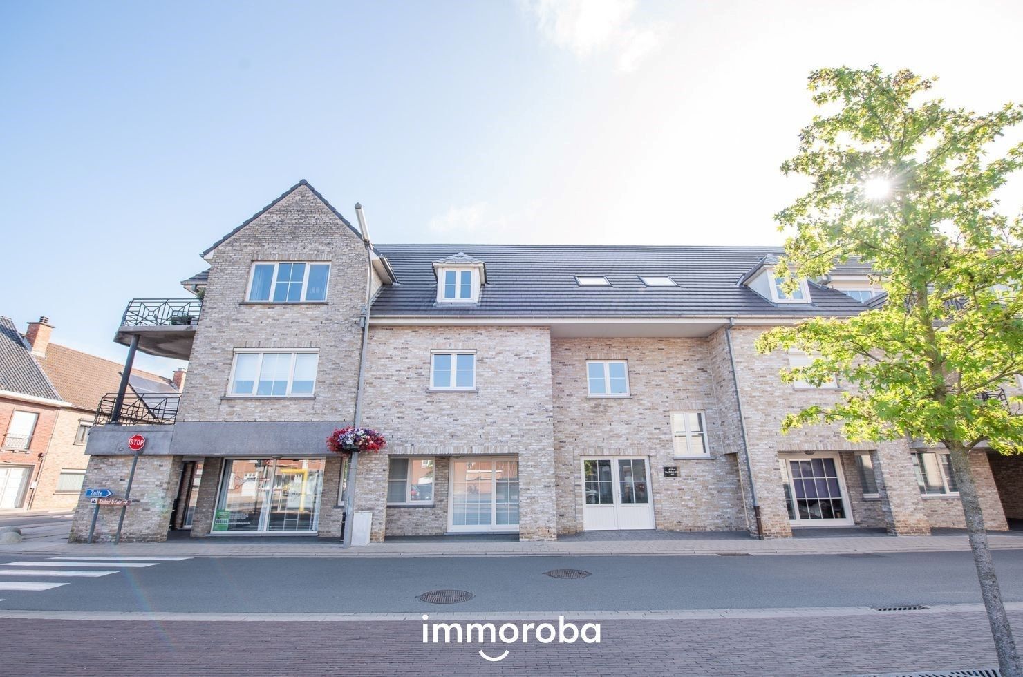 Gezellig éénslaapkamer appartement met garage te huur in Oeselgem  foto {{pictureIndex}}