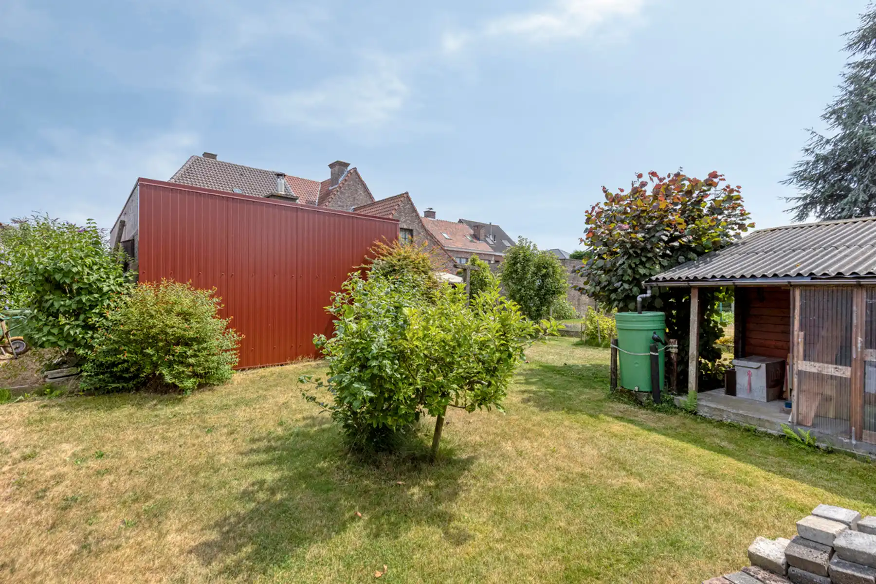 Solide gezinswoning met klasse gevel op locatie in Baasrode.  foto 24