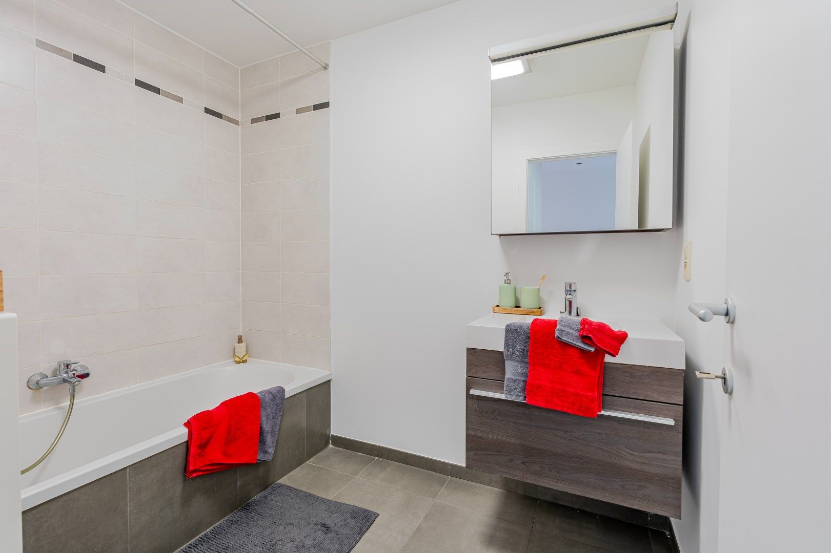 Recent 2-slaapkamerappartement (label A) op zeer gunstige ligging te Mariakerke foto 12