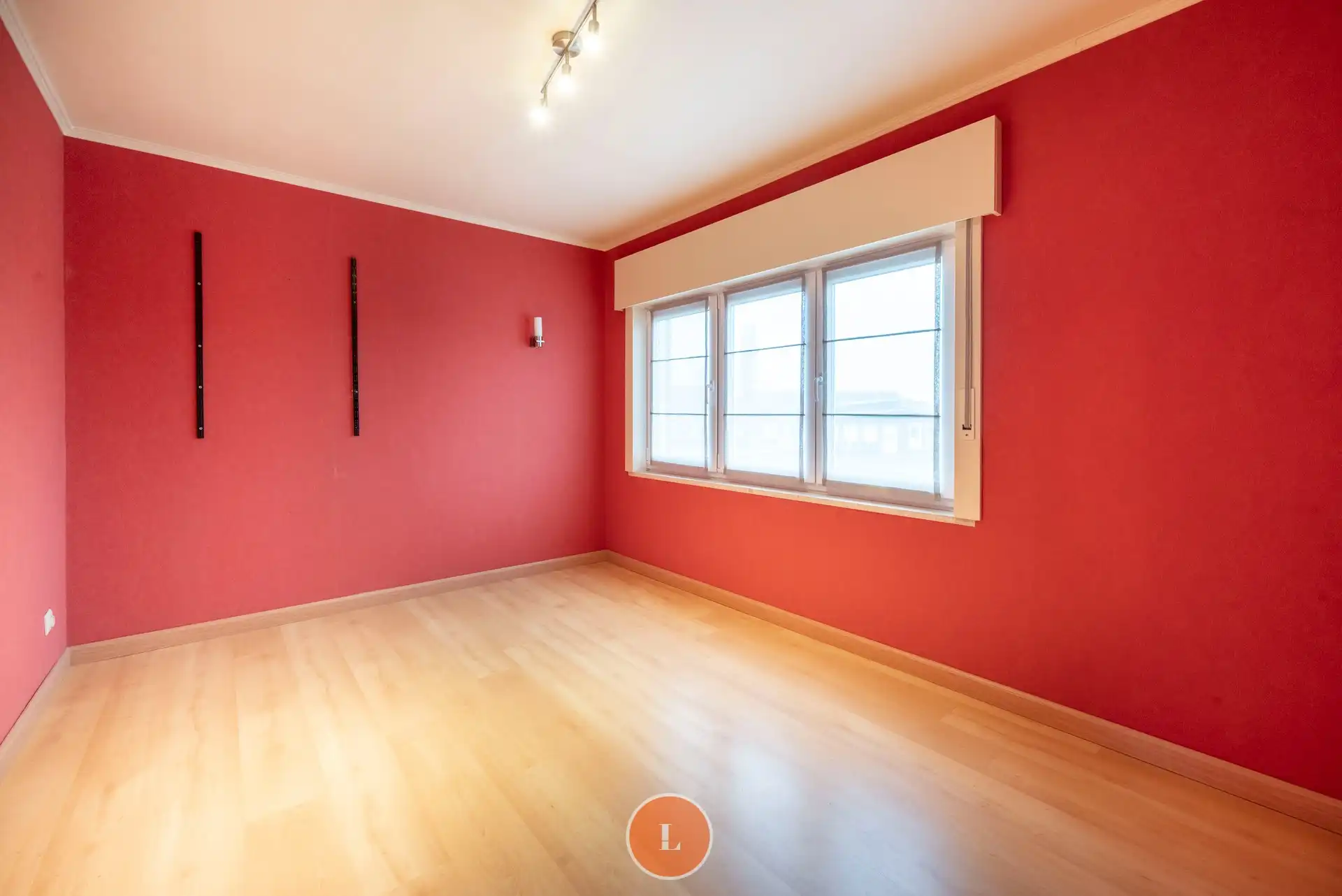 Op te frissen gezinswoning met 3 slaapkamers, tuin en garage. foto 7