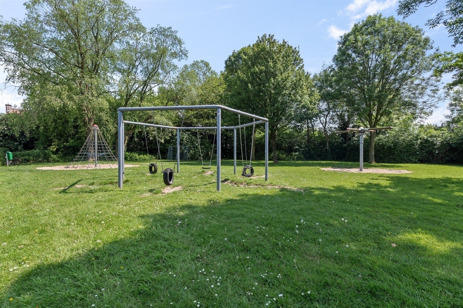 Kwalitatieve rijwoning te Vrasene foto 16