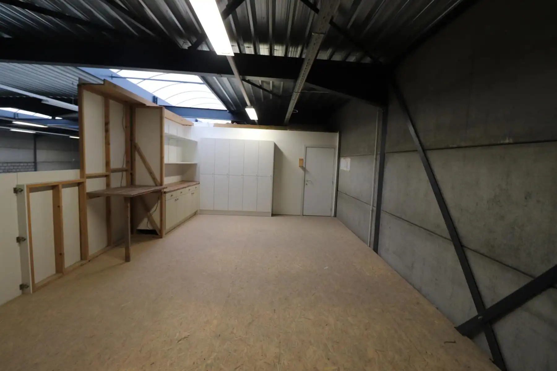 KMO-UNIT VAN 500M² MET BIJHORENDE KANTOREN. INDUSTRIEZONE MERKSPLAS foto 7