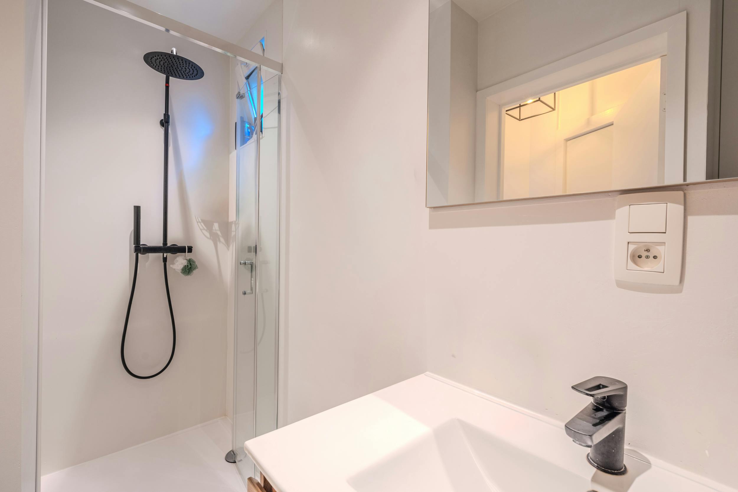 Opbrengsteigendom te koop met 3 vergunde entiteiten foto 12