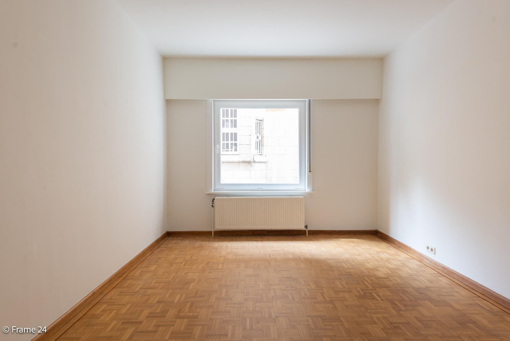 Volledig gerenoveerd gelijkvloers appartement op toplocatie. foto 10