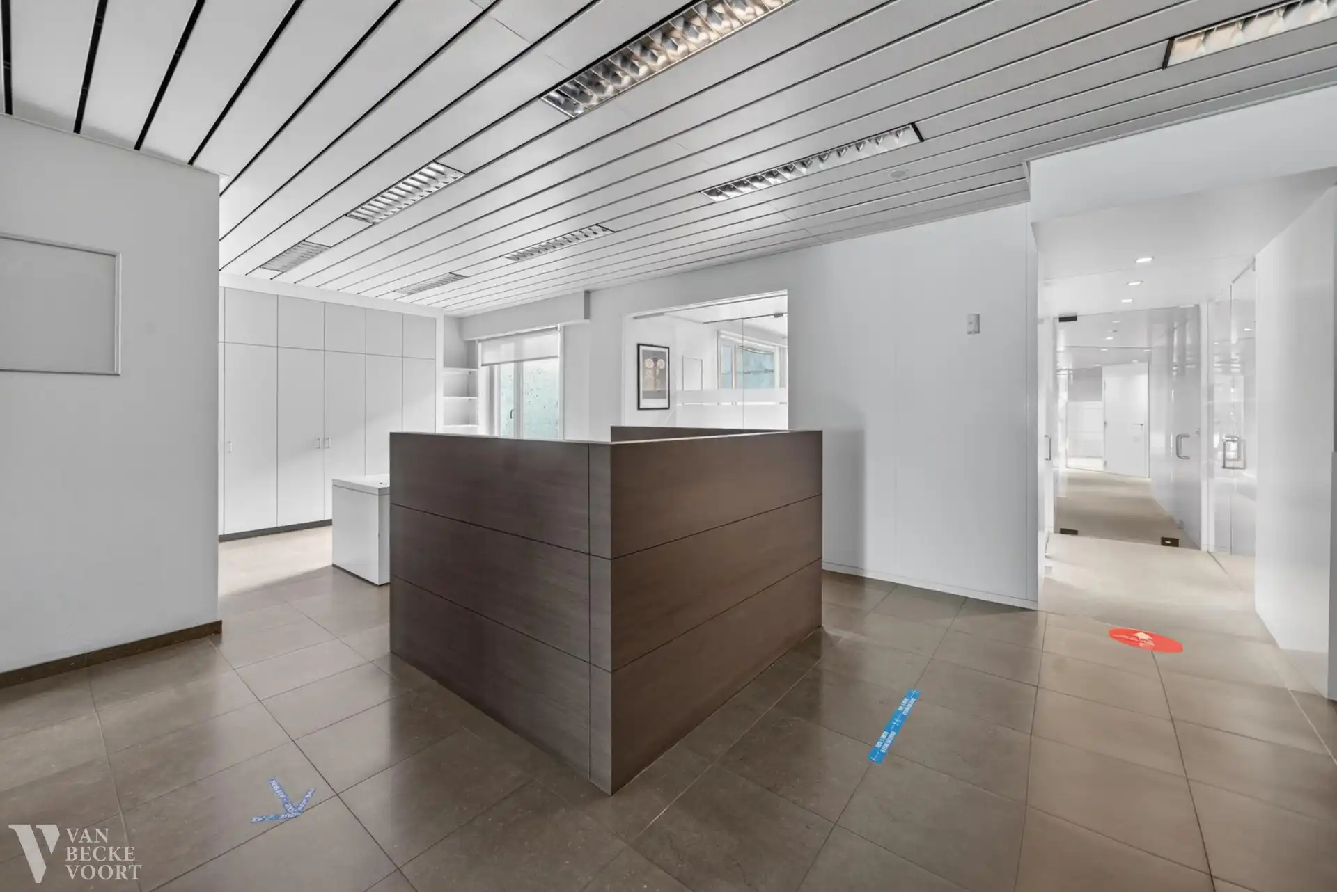Handelsgelijkvloers 217m² + 6 autostandplaatsen foto 6