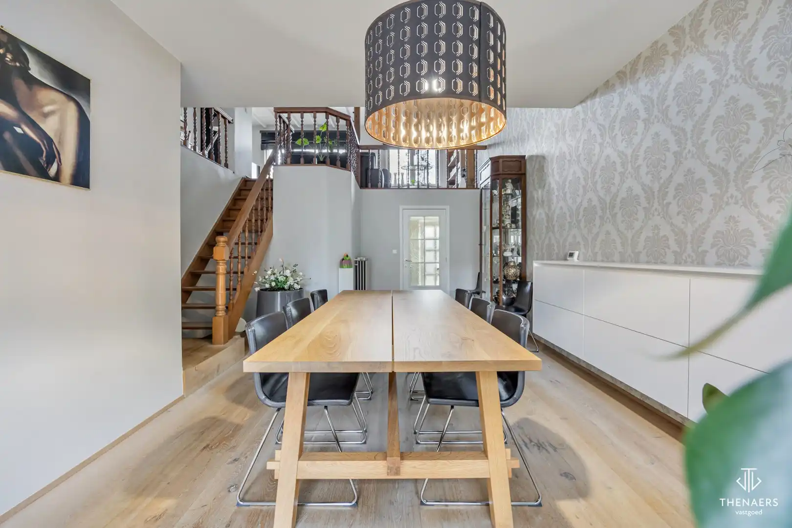 Ruime halfopen gezinswoning met 194 m² woonoppervlakte, drie slaapkamers en aangename tuin in Heers. foto 2