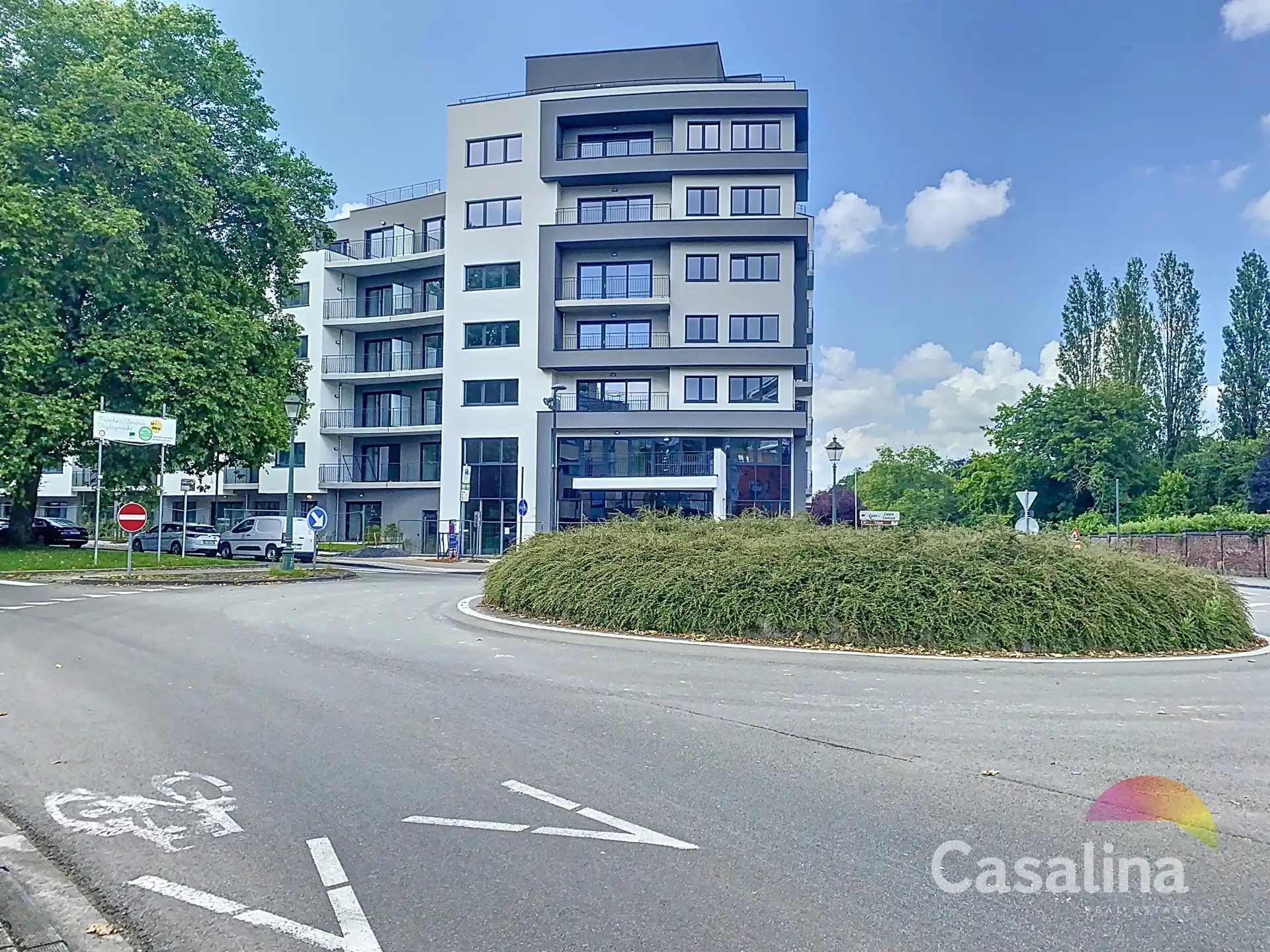 Handelsgelijkvloers te huur in een nieuwbouwproject foto 12