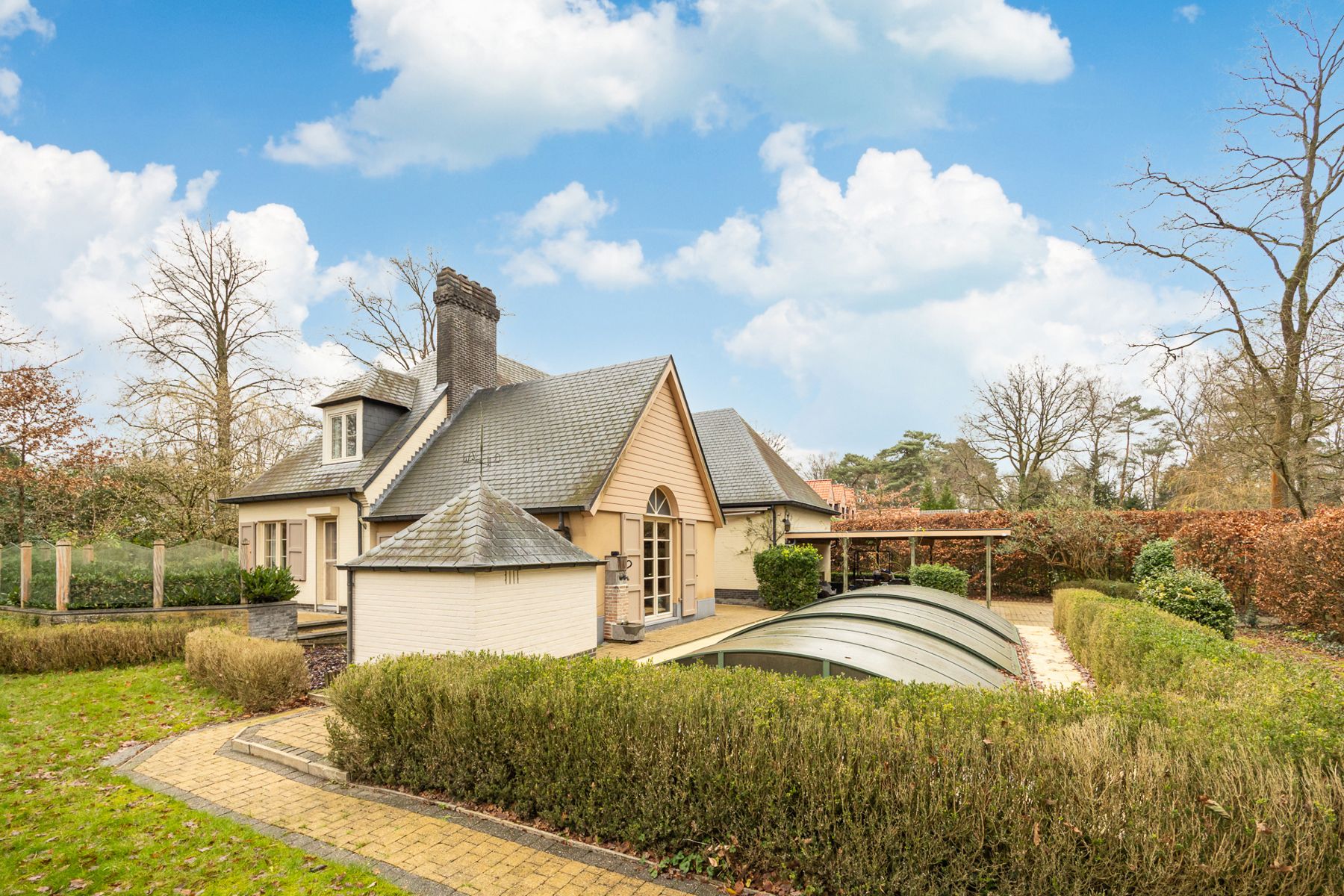 Klassieke sfeervolle villa op 1.753m² met zwembad foto 2