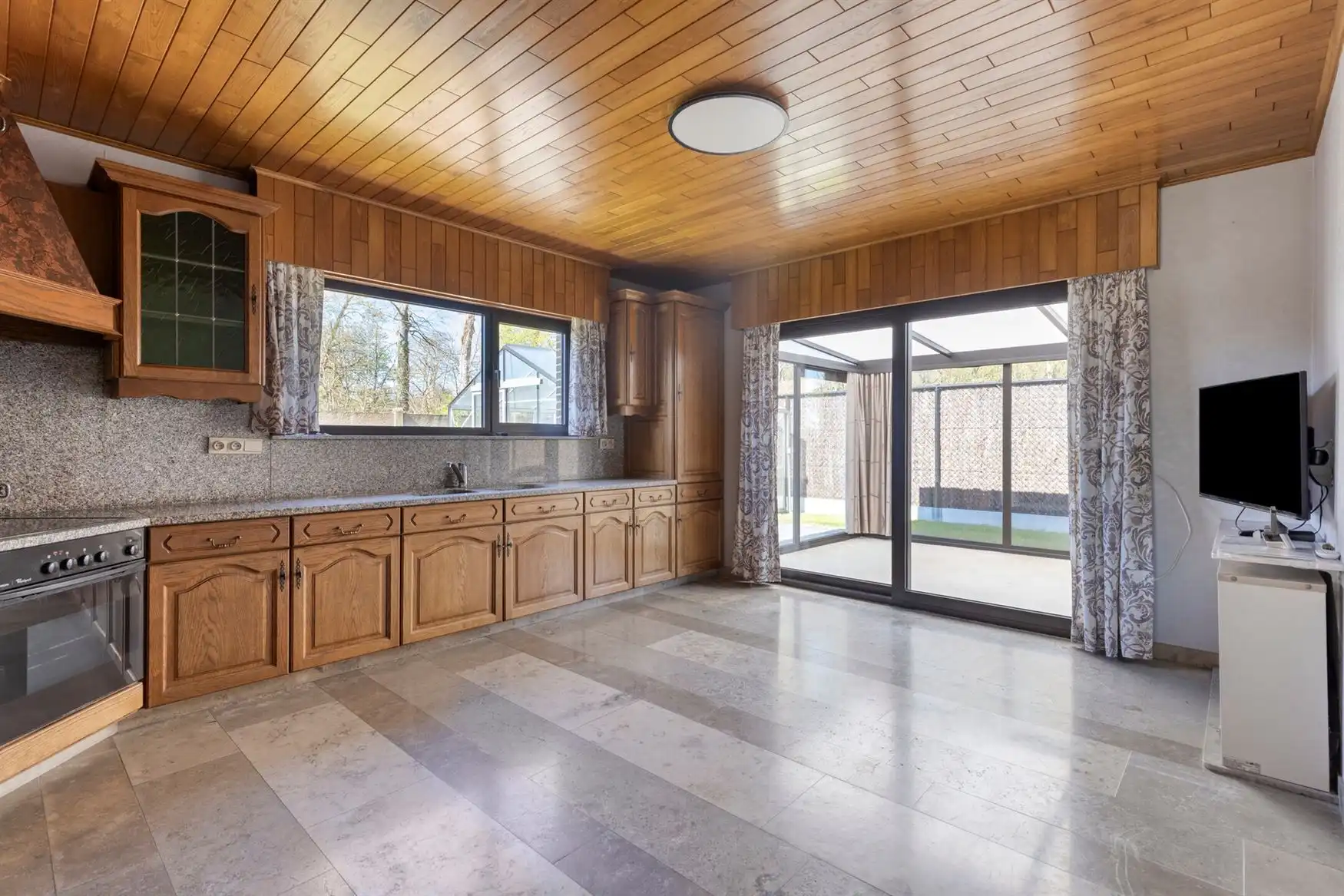 Ruime bungalow op toplocatie foto 11