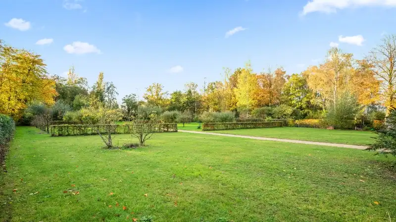 Moderne villa 247m² met bijgebouw-garage en zwembad op 58 are foto 37