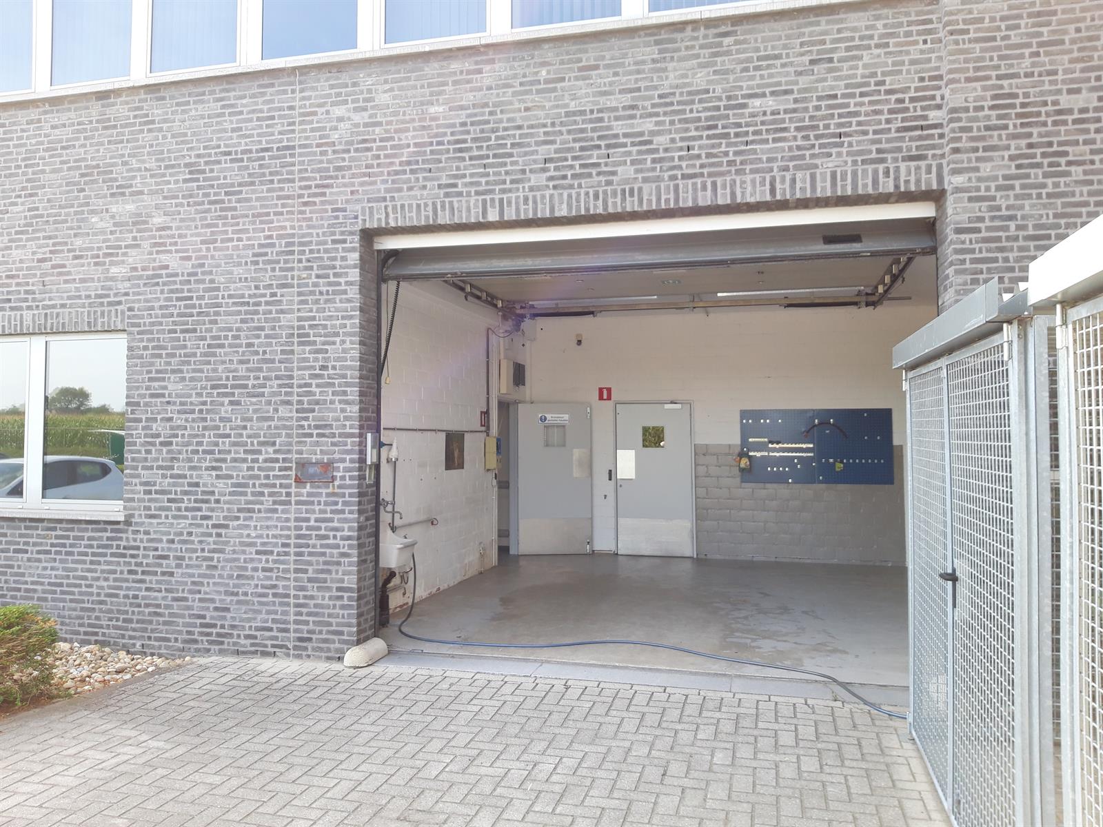 Magazijn, kantoren en toonzaal te huur in Aartselaar foto 25