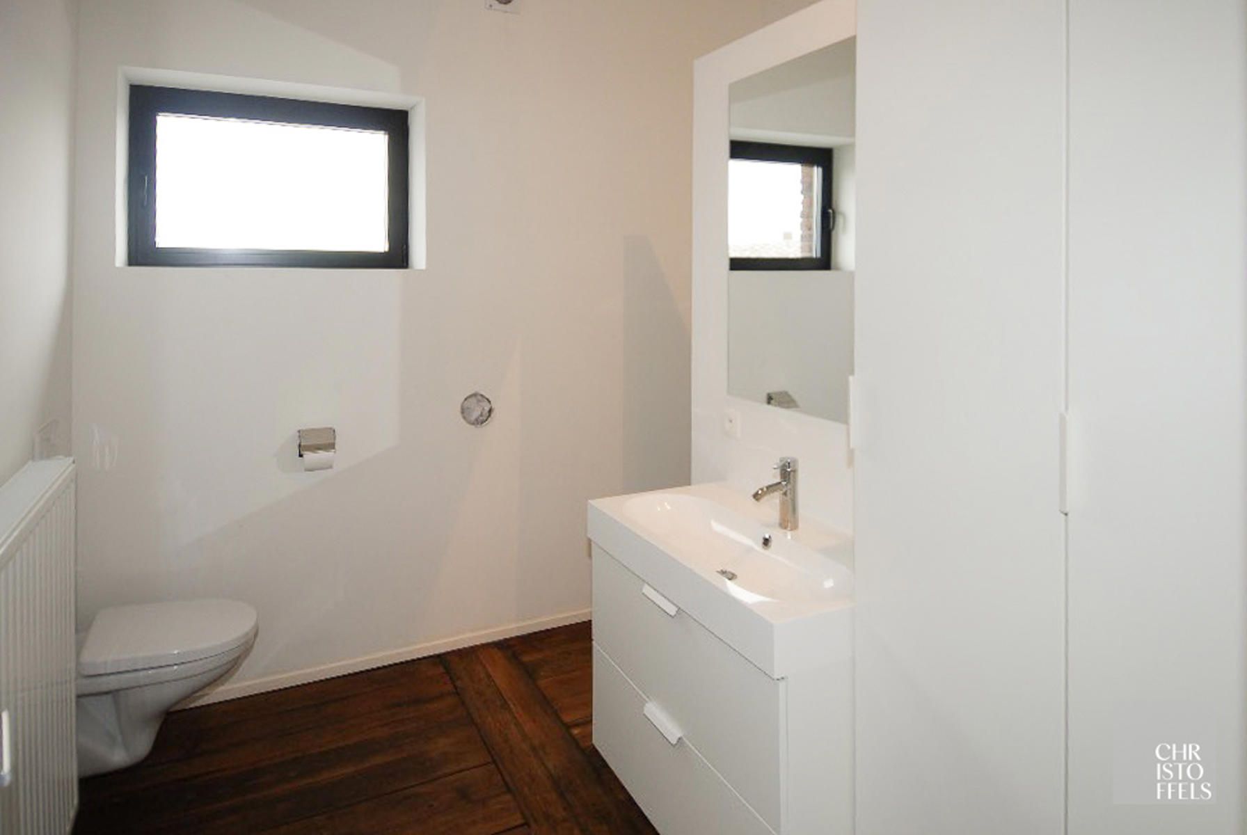 Herenhuis met commerciële ruimte (107m²) en woonst (200m²)! foto 6