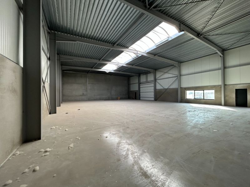 KMO-UNIT van 600 m² gelegen op TOPLOCATIE – nabij E-40 – afrit Erpe Mere foto 3