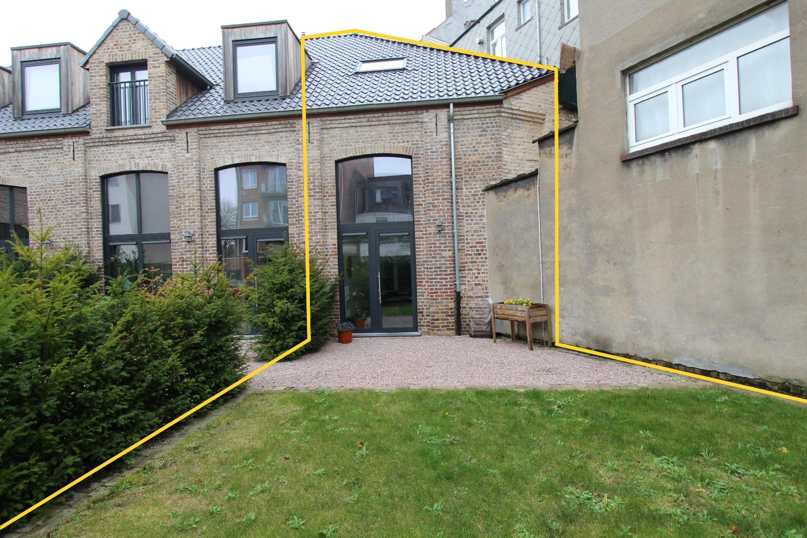 Moderne, sfeervolle woning met tuin  foto {{pictureIndex}}