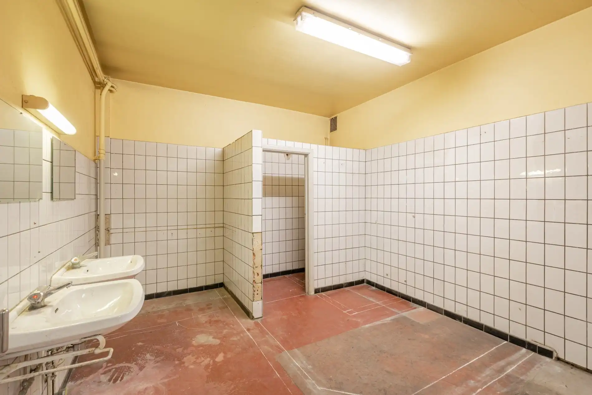 Ruime hangaar op toplocatie! foto 7