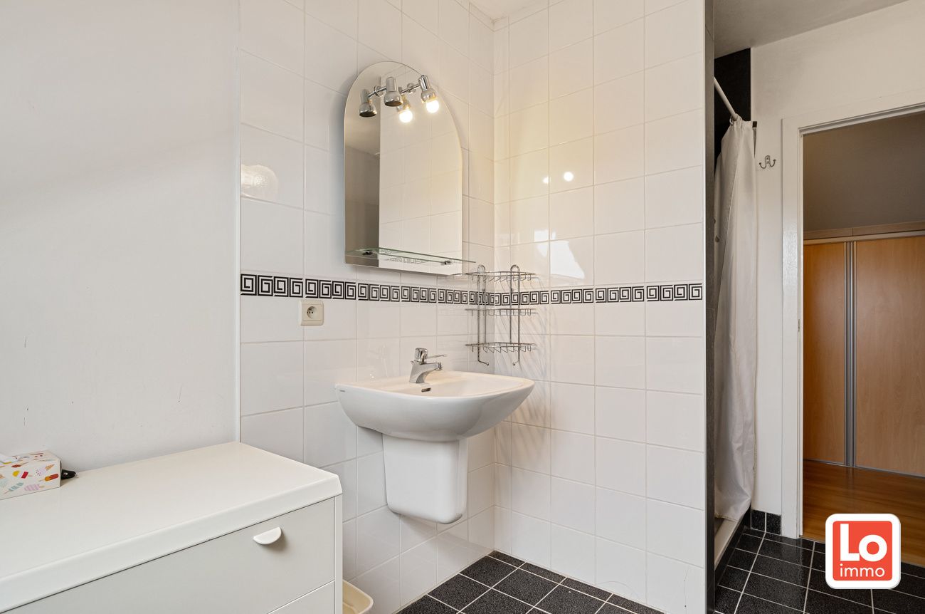 VERKOCHT!! Mooie en degelijke open bebouwing met inpandige garage op een heel rustige toplocatie vlakbij het centrum van Lochristi! foto 17