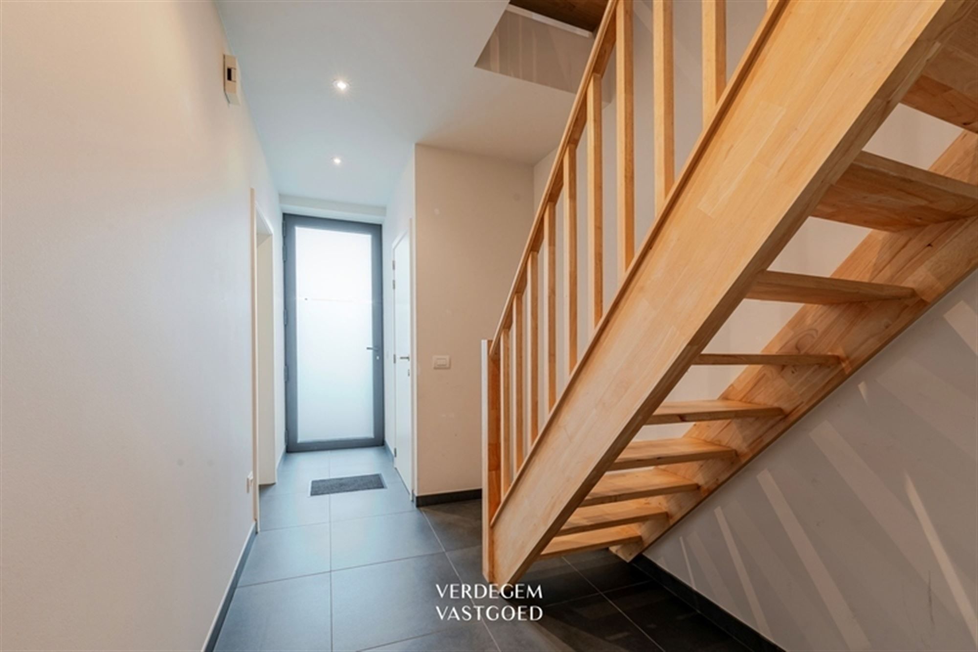 Moderne luxe en comfort in recente woning met 4 slaapkamers foto 15