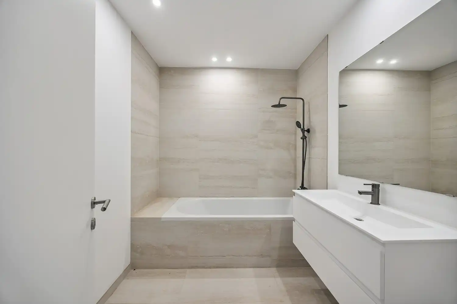 Gelijkvloers pareltje ±140m² met stadstuin en terras in hartje Antwerpen – Gerenoveerd in 2025 foto 14