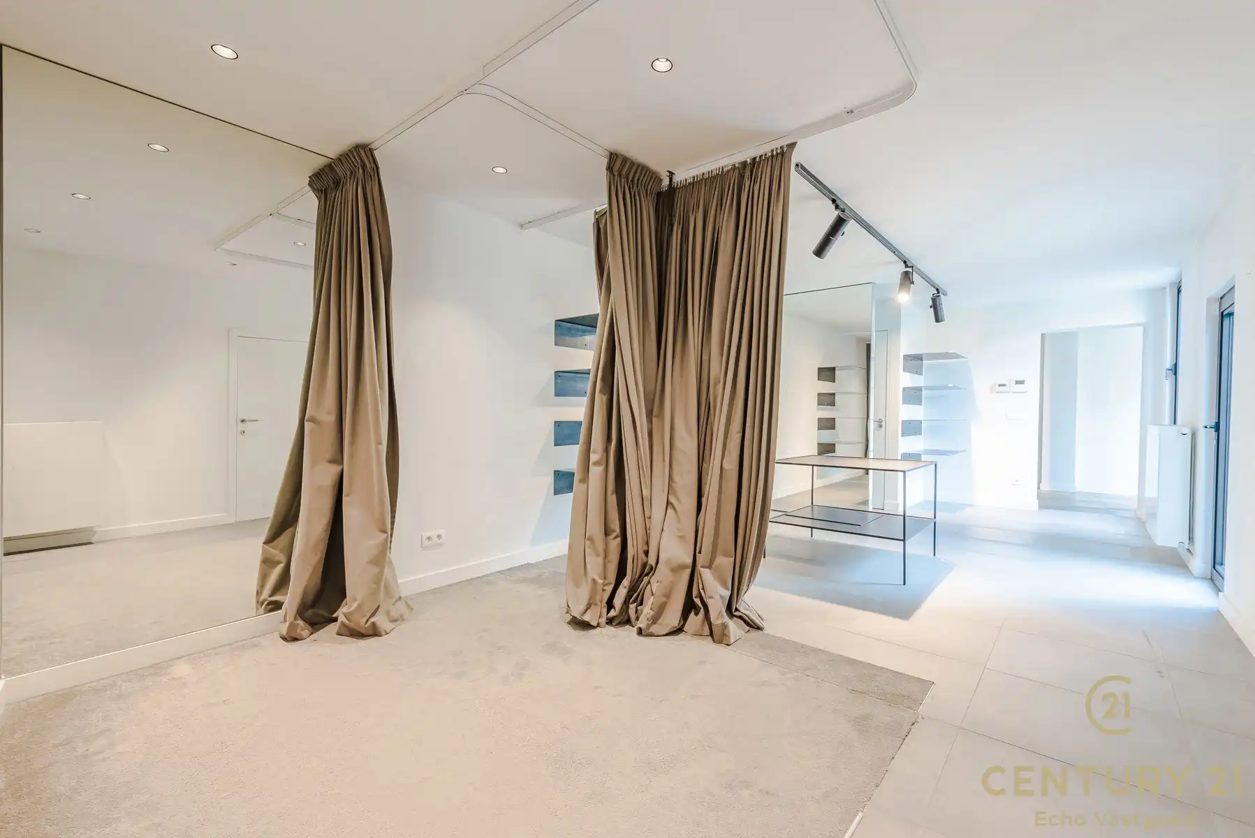 Instapklare handelsruimte in hartje Oud-Turnhout foto 17