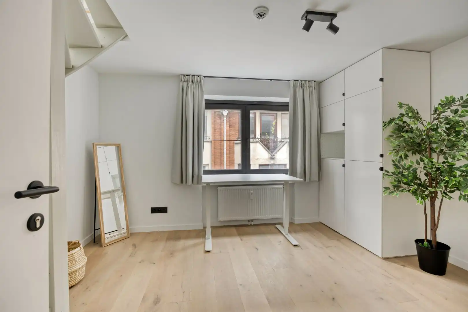 Volledig gerenoveerde en gemeubelde studentenkamers met privé-sanitair.  foto 5