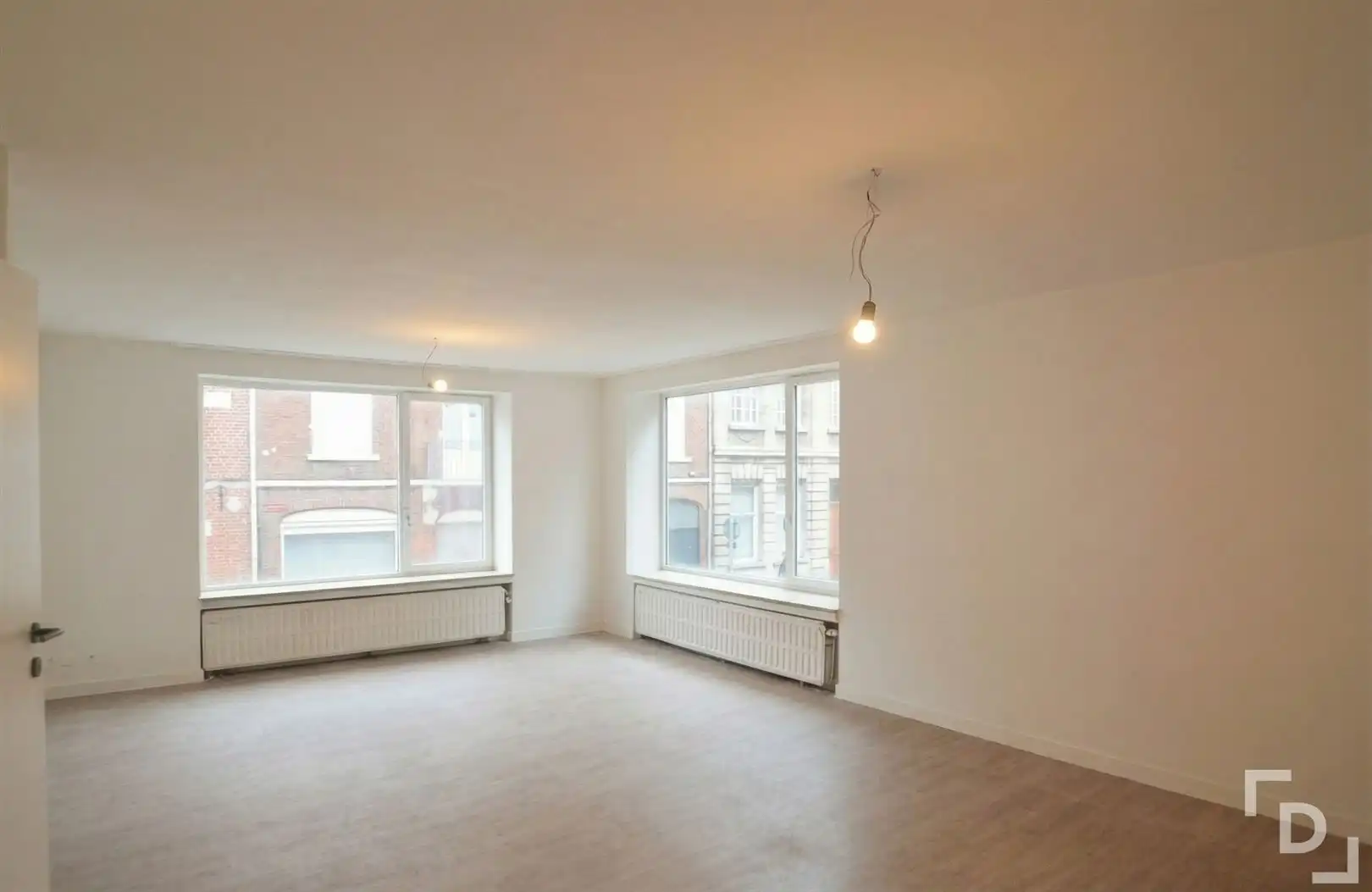 Gerenoveerd appartement in hartje Ieper foto {{pictureIndex}}