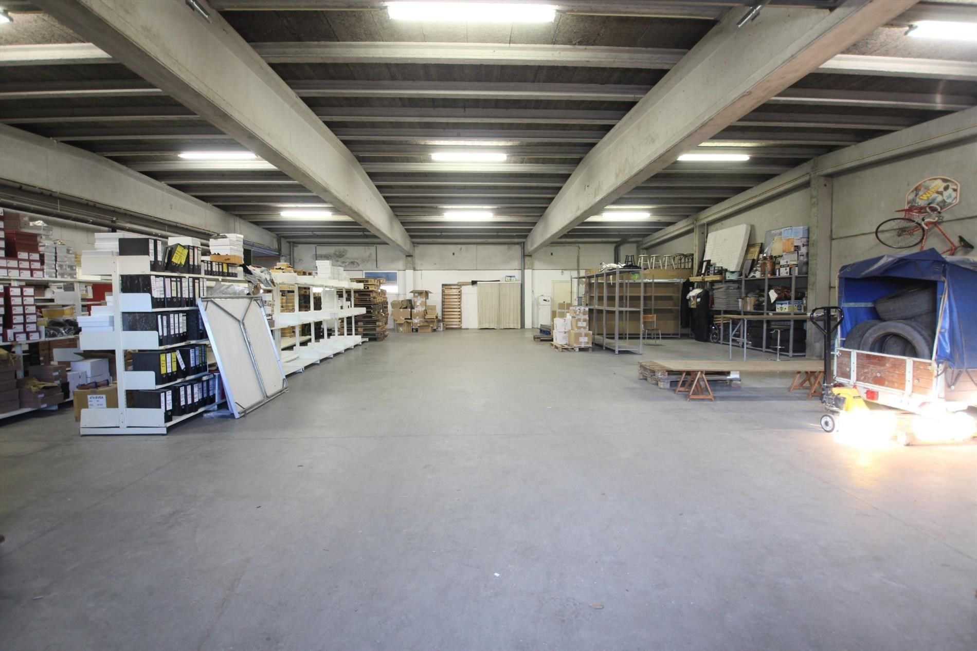 LOODS (+- 225M²) TE HUUR TE IEPER foto 3