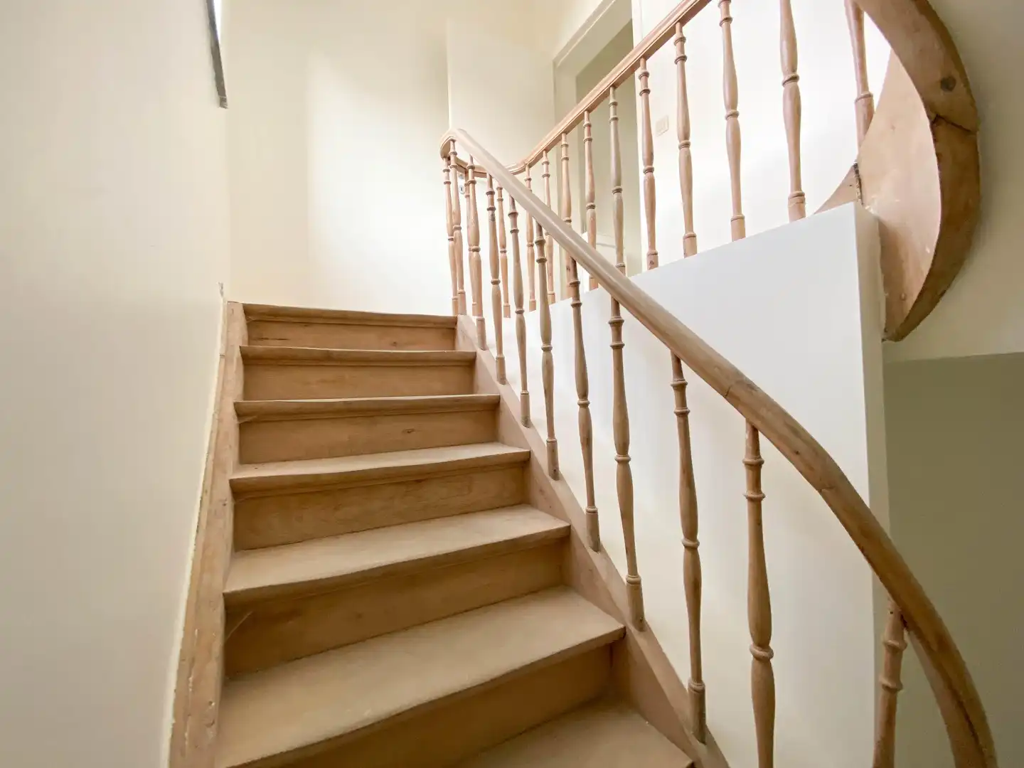 Gerenoveerd duplex-appartement met twee slaapkamers te Ardooie centrum! foto 5