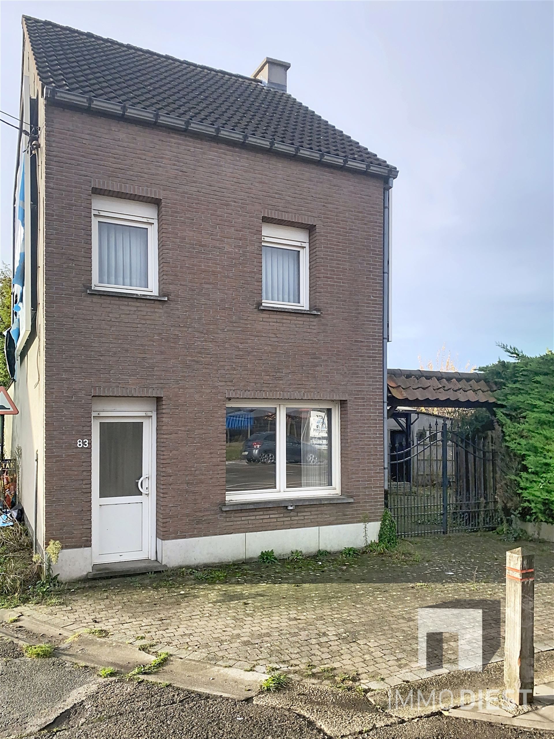 Woning te renoveren met mogelijkheden foto 2