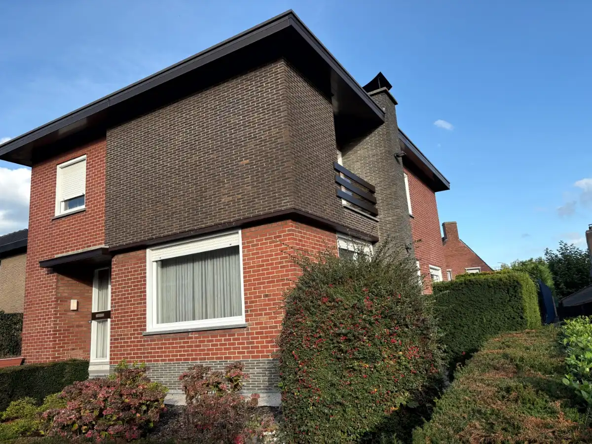 EENGEZINSWONING met potentieel! foto 2