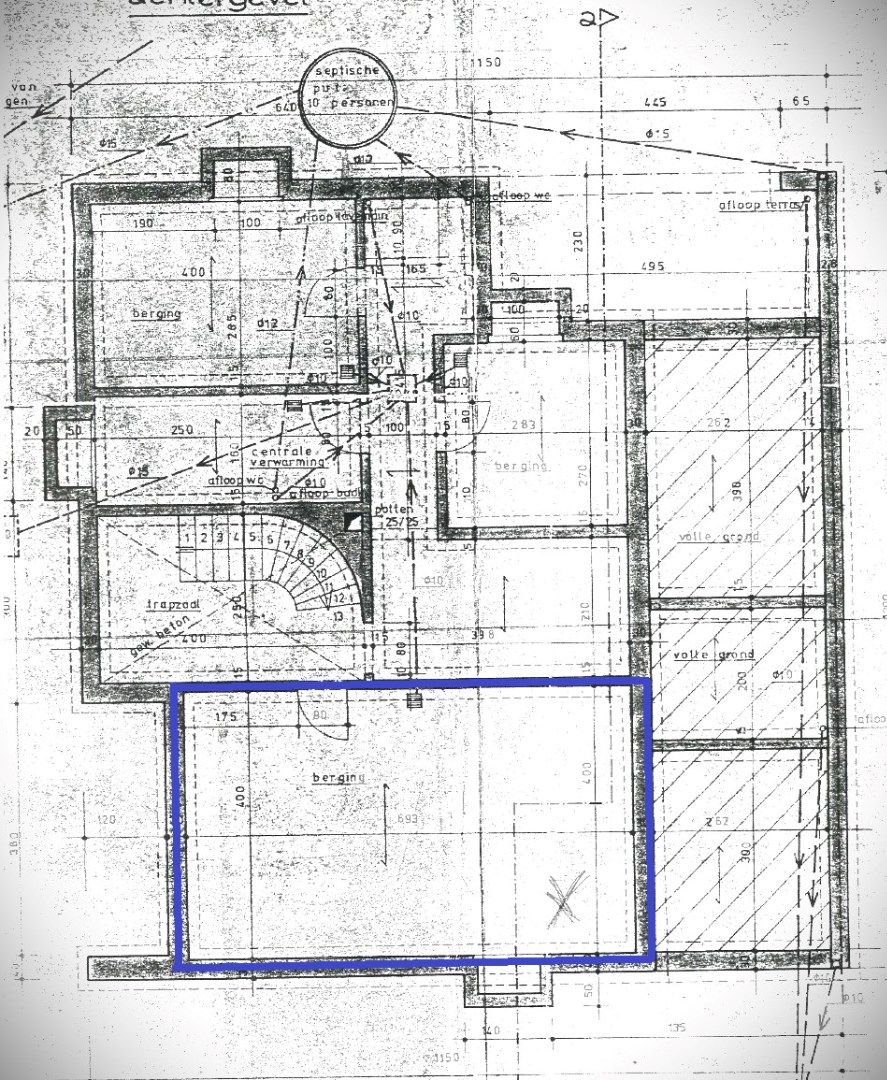 Ruim gelijksvloersapp. met 3 slaapkamers, 2 garages en tuin foto 25