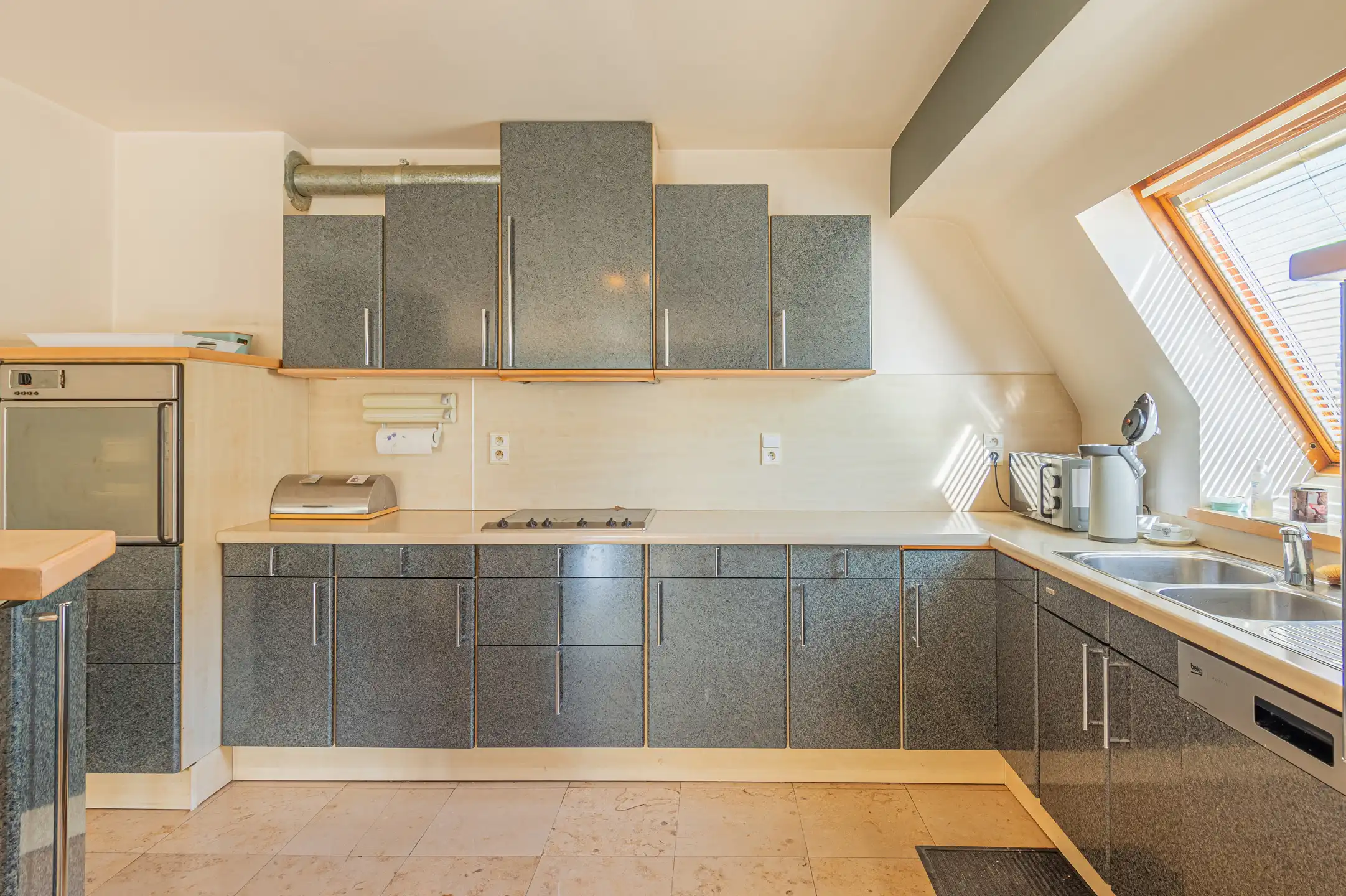 Ruim 3-slaapkamerappartement met garage foto 5