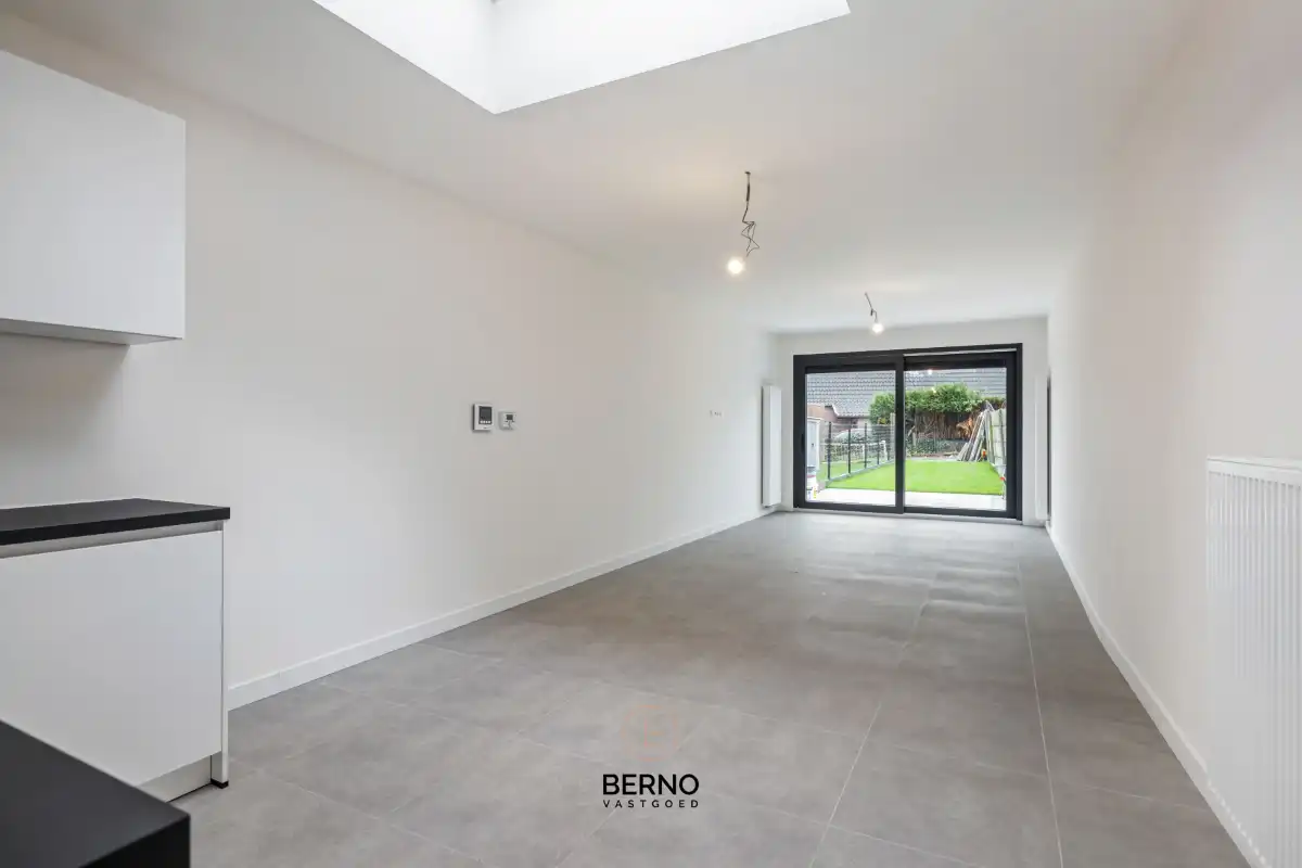 Prachtige (ver)nieuwbouw met autostaanplaats vlakbij de 'Heide' foto 7