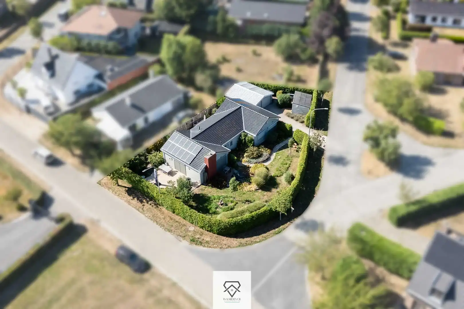 Ruime vrijstaande bungalow nabij het centrum van De Pinte foto 2