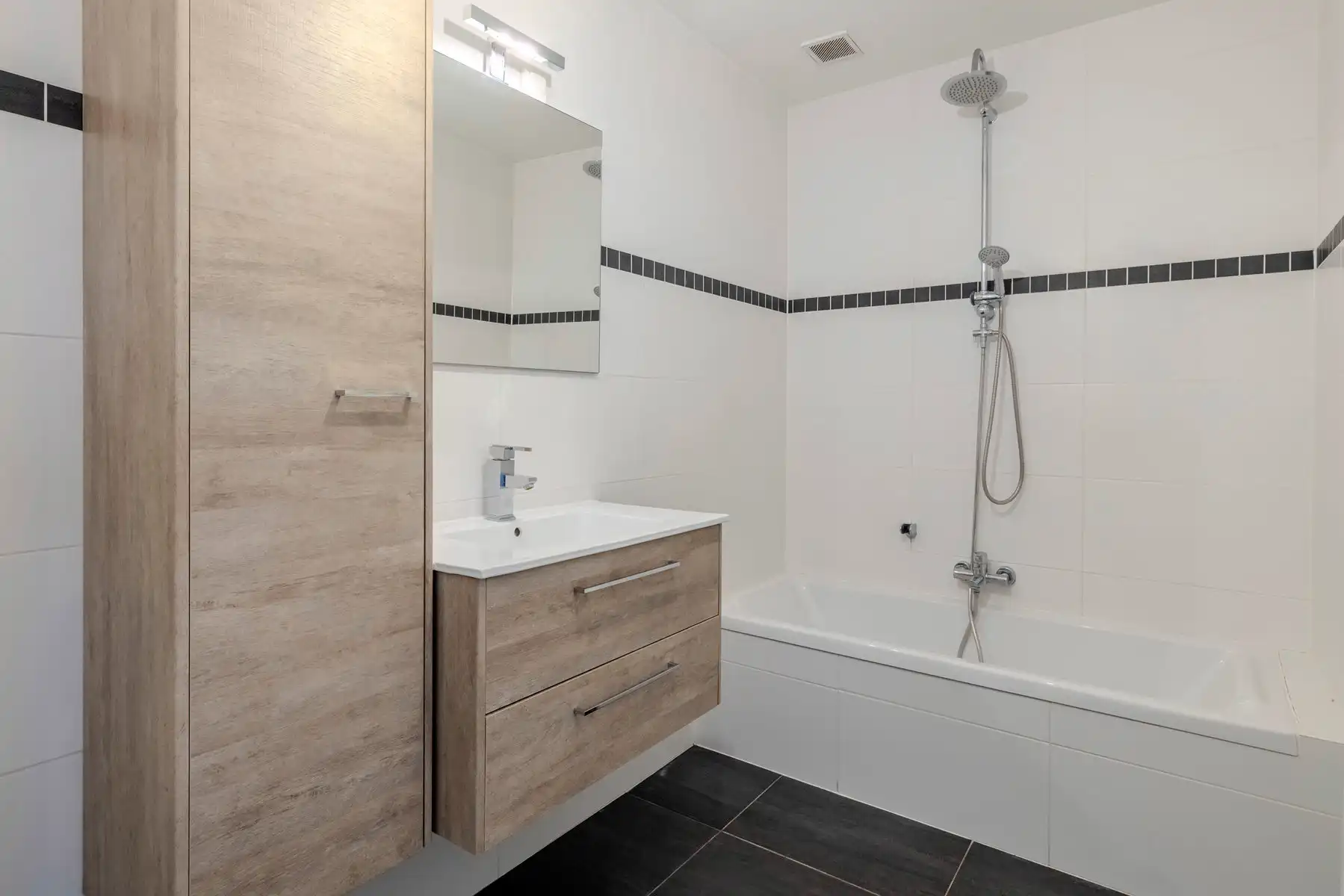 Instapklaar gelijkvloers appartement (97 m²) + parkeerplaats foto 8