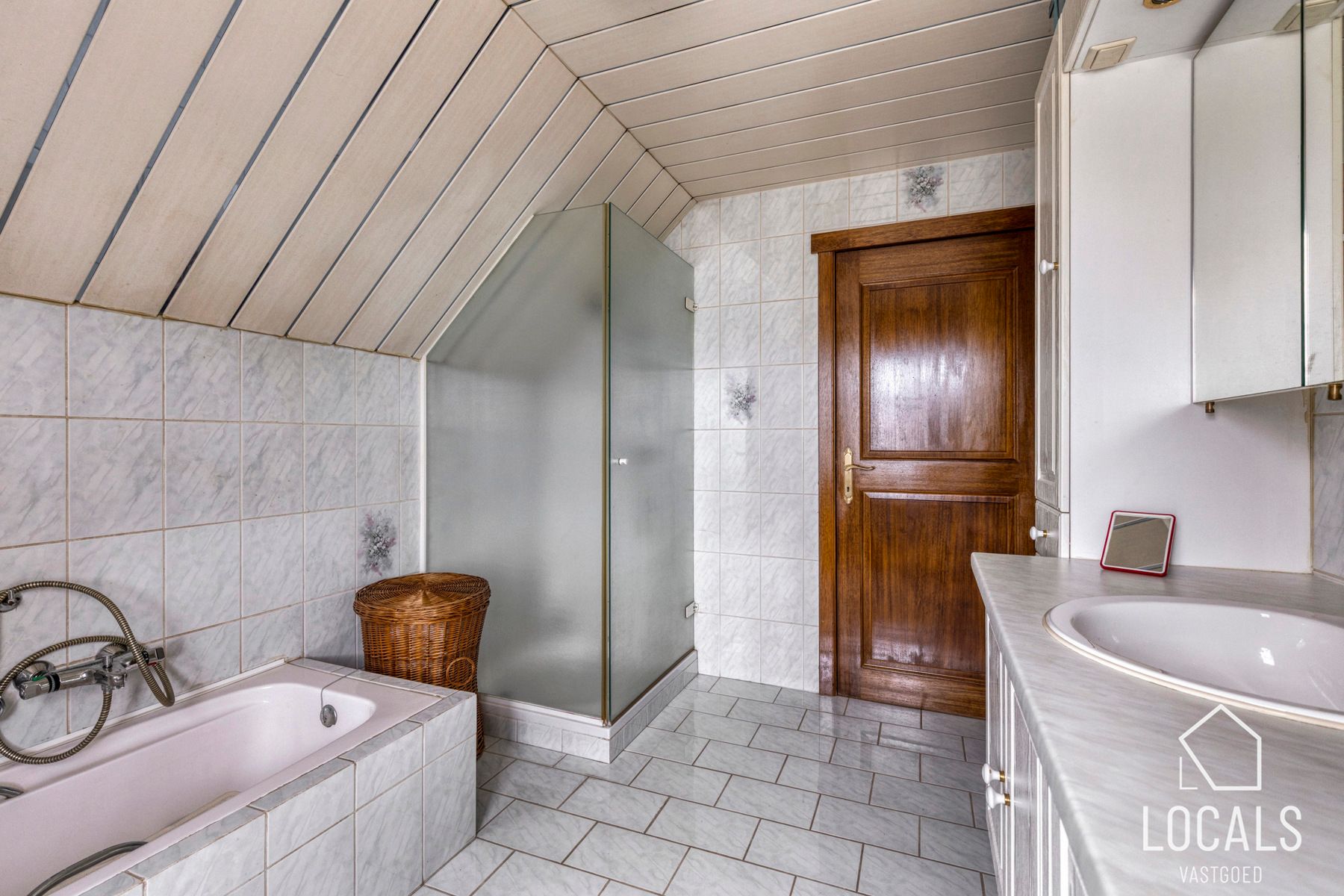 Zeer goed onderhouden ruime open bebouwing te Kerksken foto 21