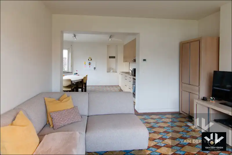 HALFOPEN WONING IN RUSTIGE OMGEVING TOFFE GEZINSWONING foto 5