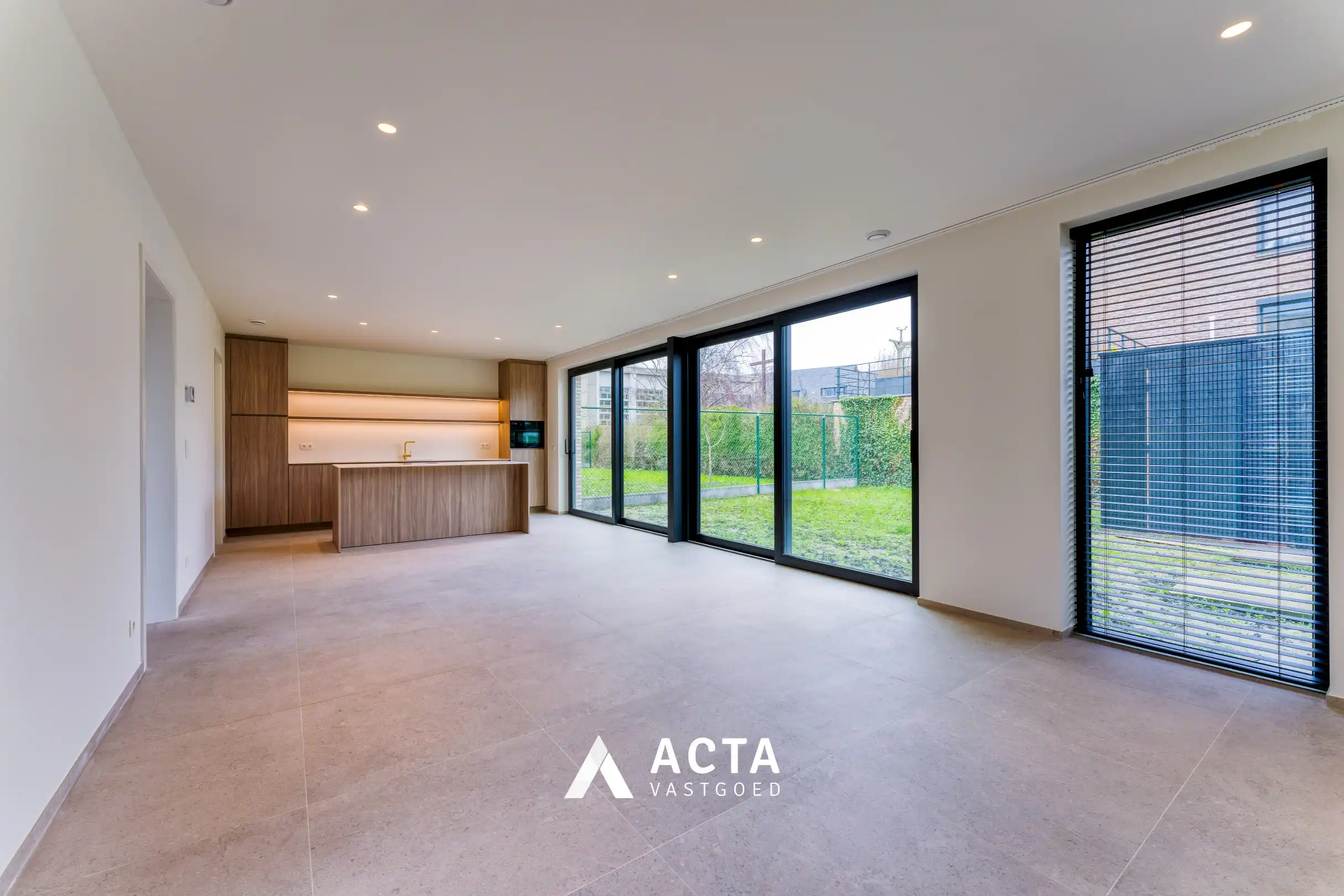 Nieuwbouwwoning met drie slaapkamers en tuin in hartje Mariakerke! foto 10