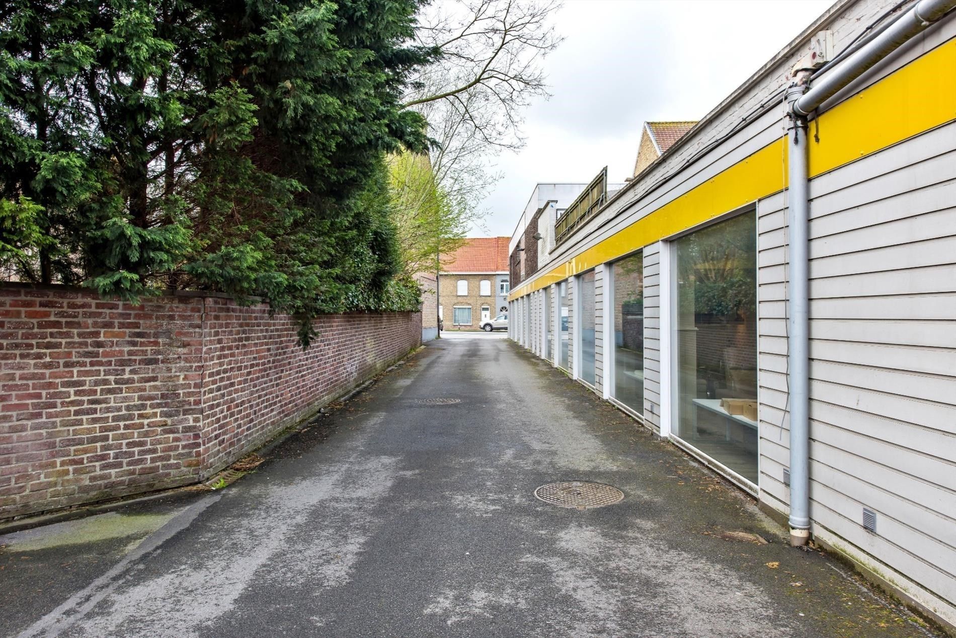 Uitstekend gelegen, gelijkvloerse handelsruimte in het centrum van Diksmuide foto 3