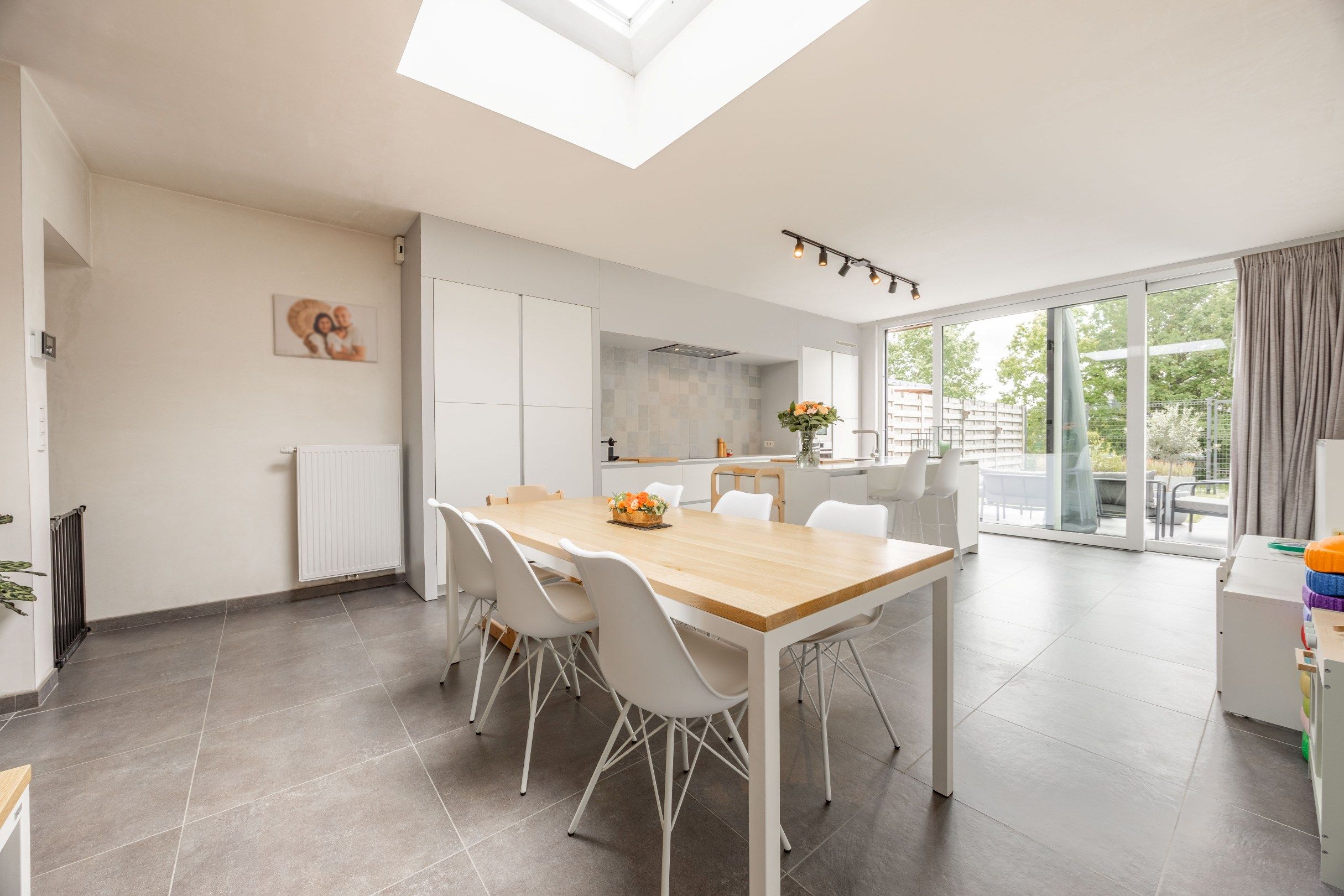 SUBLIEM GERENOVEERDE RIJWONING MET UITWEG foto 2