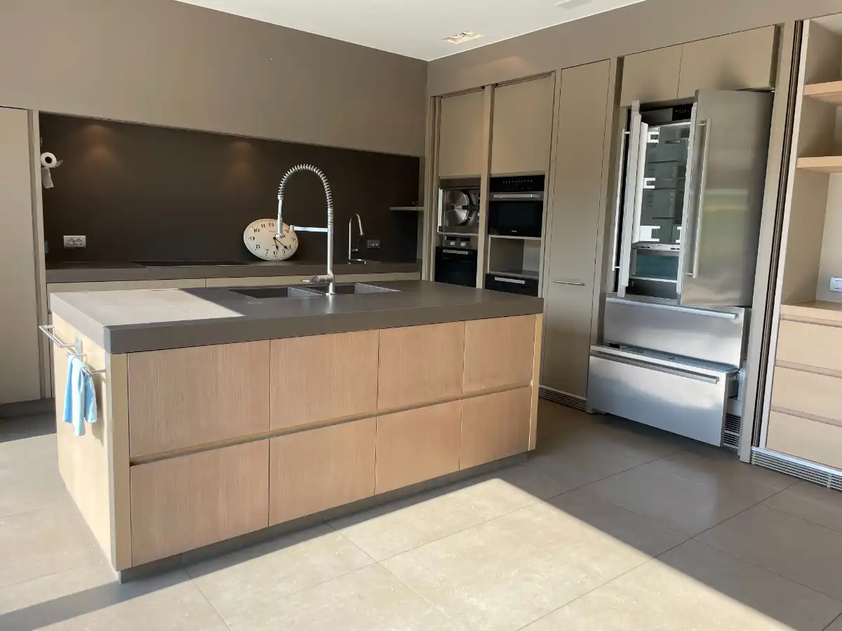 LUXE APPARTEMENT + zeer riant zongericht terras, dubbele garage & (wijn)kelder foto 26