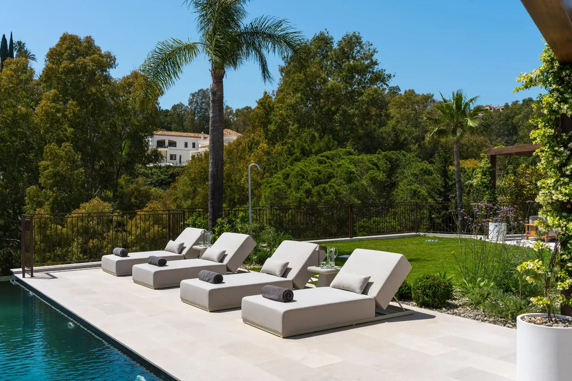 Architecturale topvilla met wellness en zeezicht in het exclusieve La Quinta foto 27