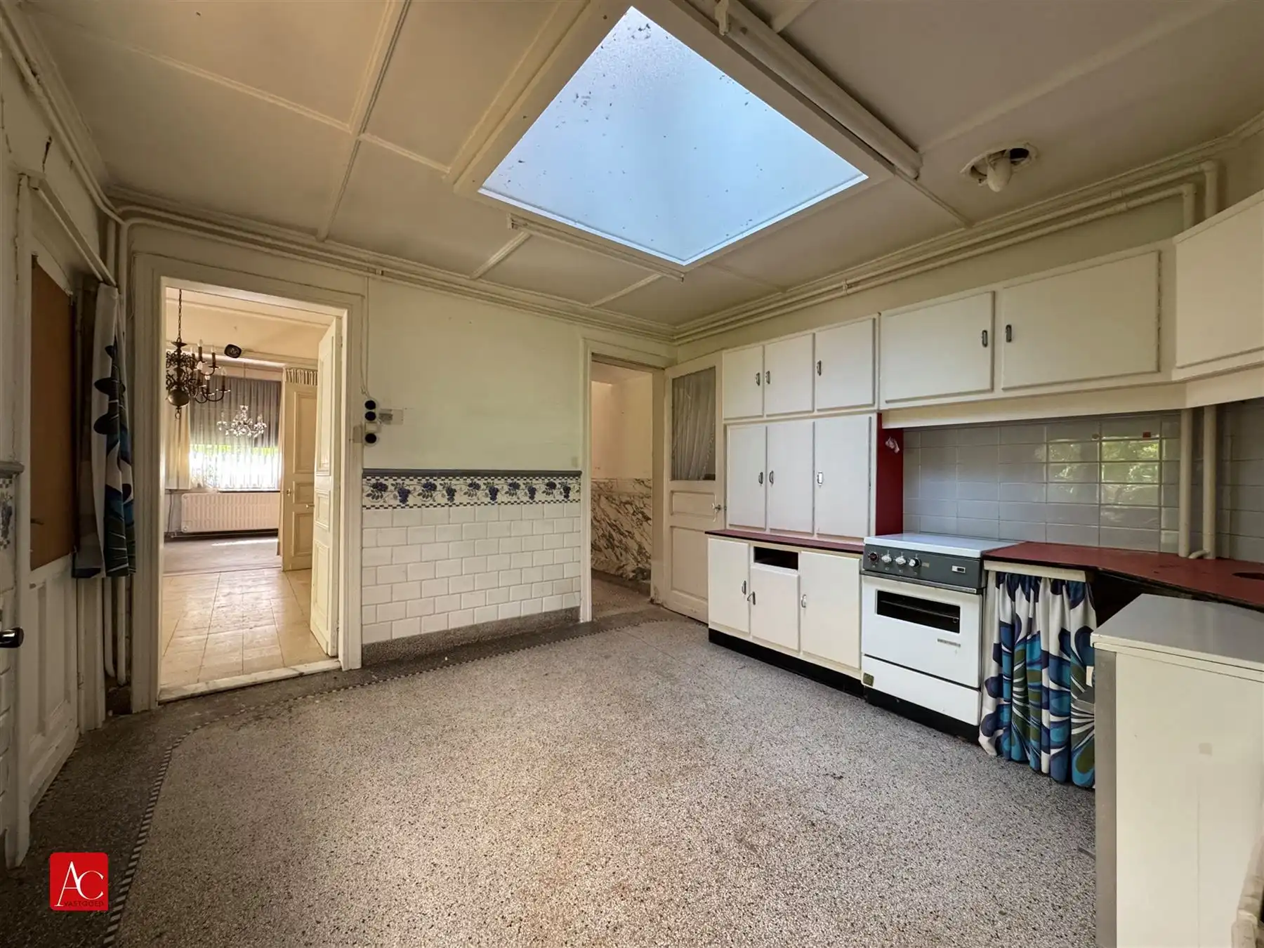 Renovatiewoning op ruim perceel of projectgrond foto 17