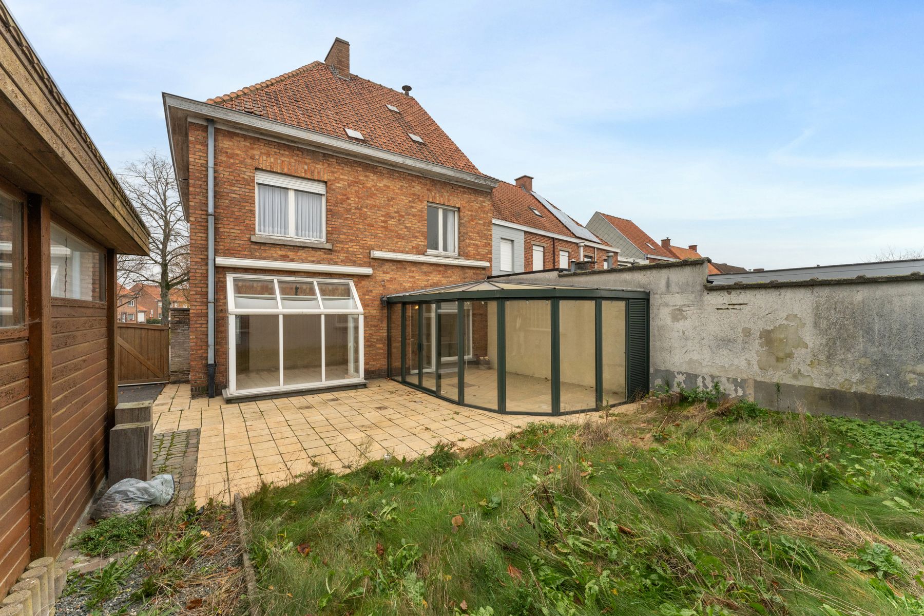 Centraal gelegen woning met 4 slpk , 2 garages en stadstuin foto 2