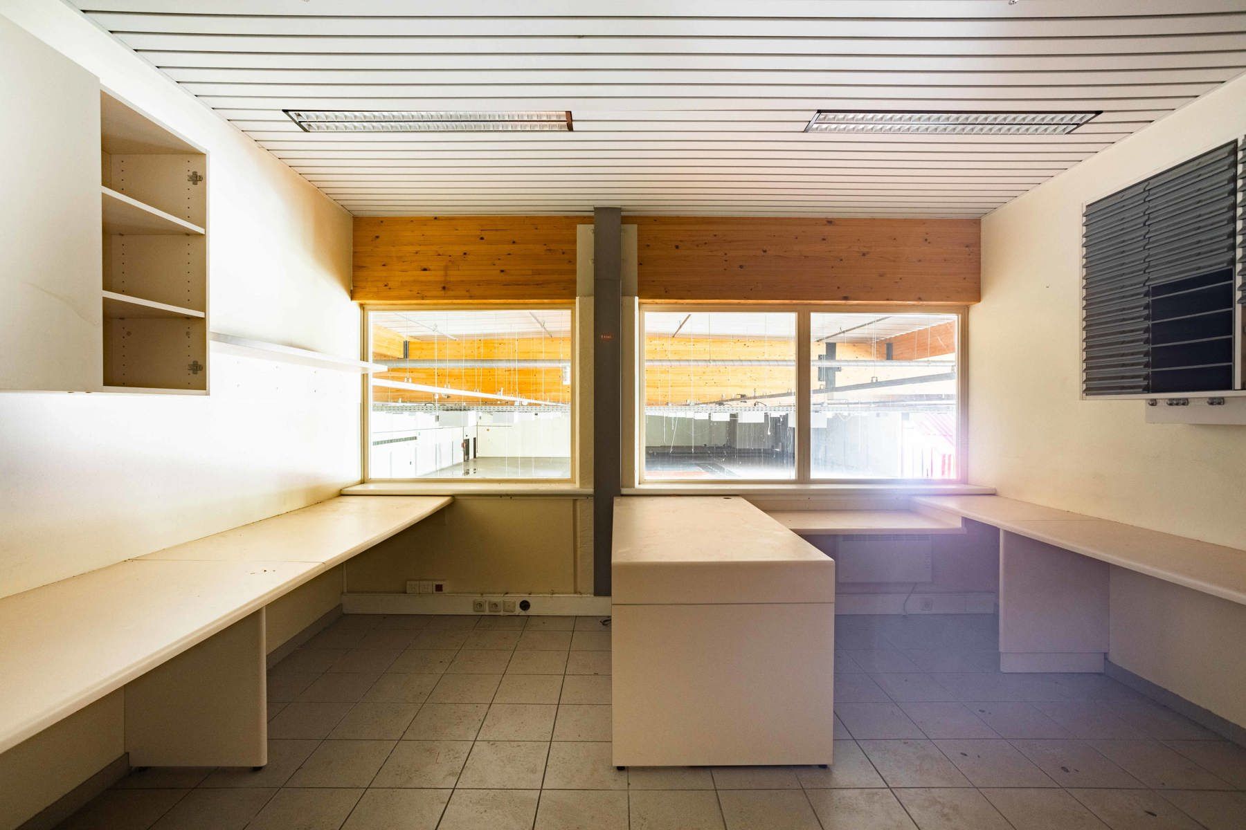 Polyvalent handelspand/kantoren pand op topligging foto 24