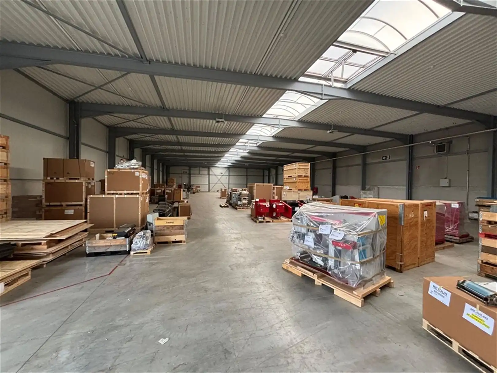 Te Huur logistieke loods te Lier foto 2